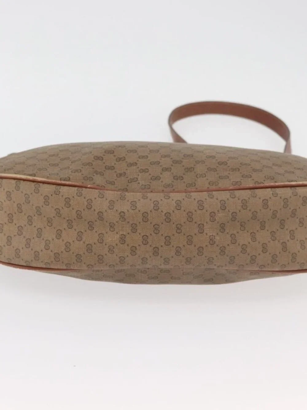 Gucci brand	gucci color	beige